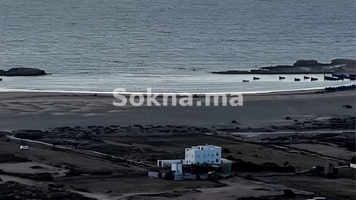 lotissement titré exceptionnel de 13 565 m², idéalement situé à Bhibah, avec accès direct à la mer (pieds dans l’eau)