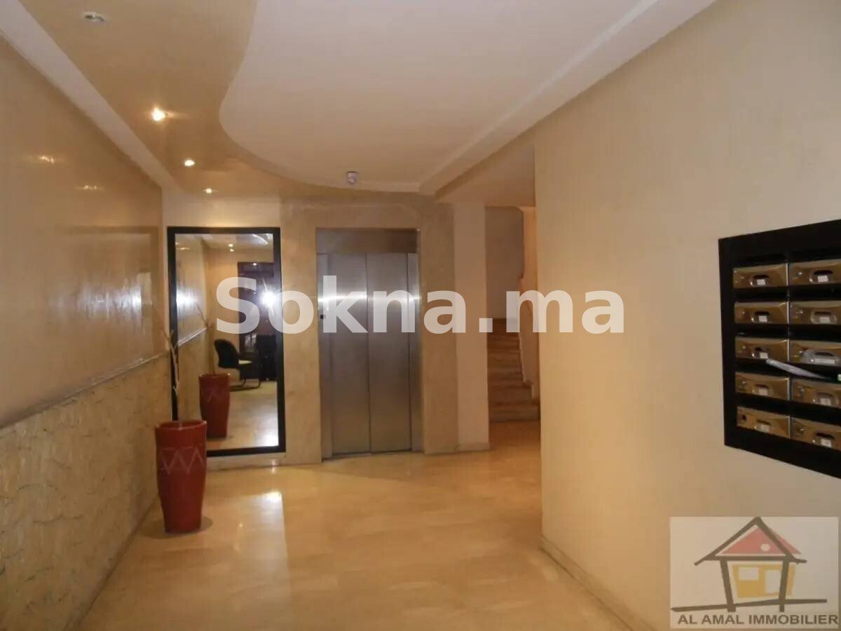 Studio à vendre à Casablanca Gauthier – 1 chambre – Meublé – Garage – Résidence calme