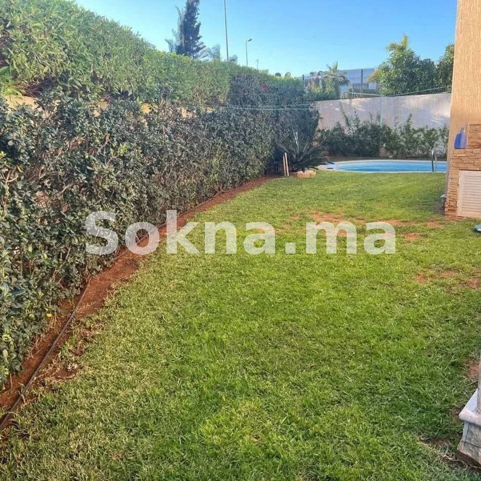 Villa à louer à Dar Bouazza – Résidence sécurisée avec piscine | 3 chambres | 293 m