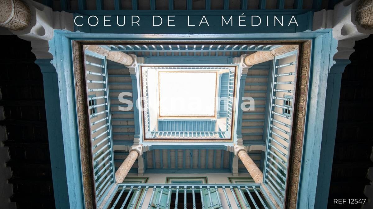 Riad titré de 250 m sur 3 niveaux avec 7 chambres